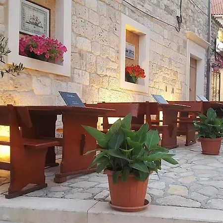 Dora Apartment Supetar