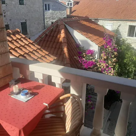 Dora Apartment *
