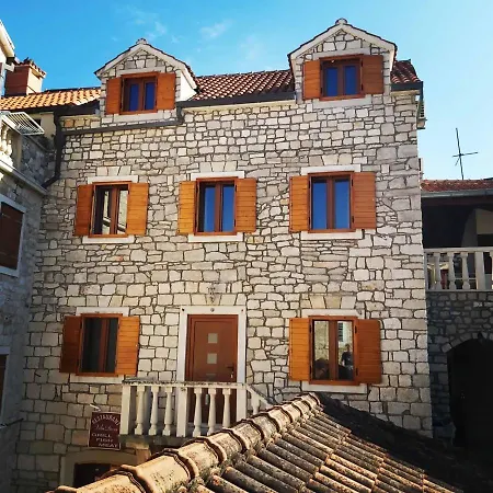 Apartment Dora