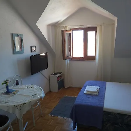 Dora Apartment Supetar