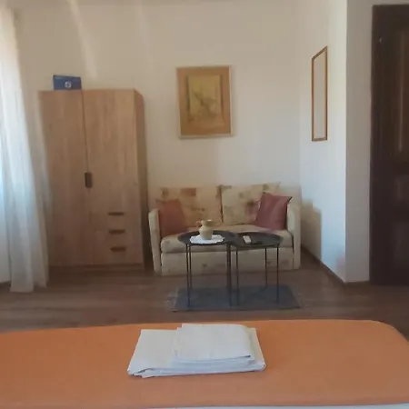 Dora Apartment *