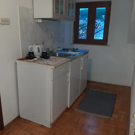 Dora Apartment *