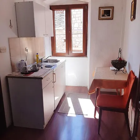 Apartment Dora Supetar