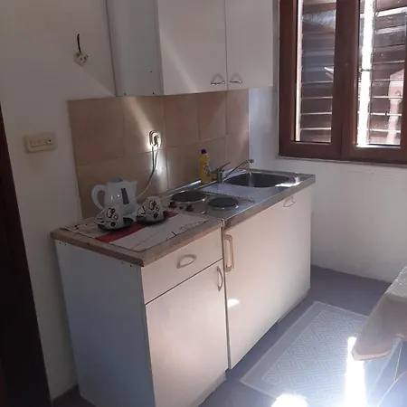 Apartment Dora *