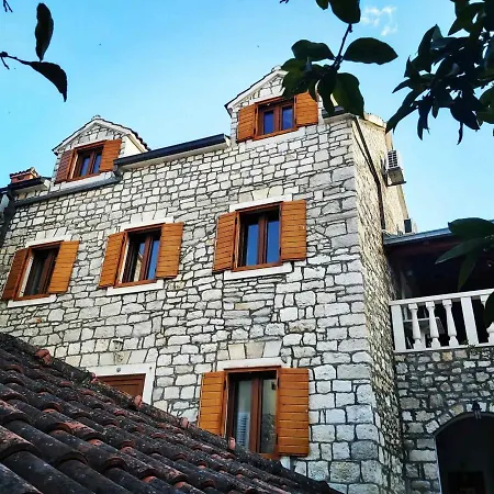 Dora Apartment