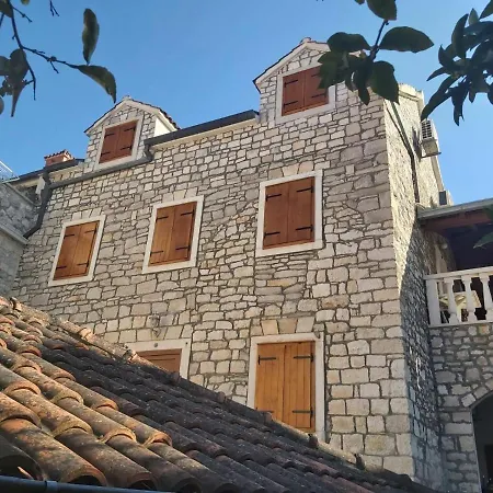 Dora Apartment *